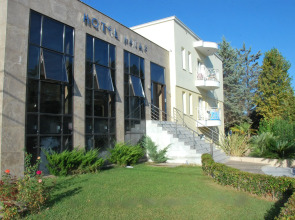 Naias Beach Hotel