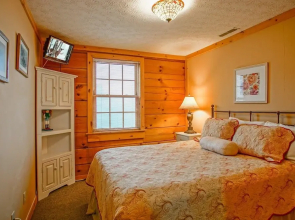 Loggers Run #7: 5 Bedrooms, 3.5 Bath: Slope Side. Overlooks The Ski Trail !