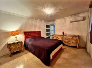 Spacious, Renovated, 2Hb in Style and With Pool