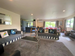 17 Chisholm Crescent