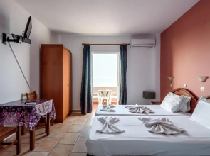 Studio5 30 metres from THE Sea 'NEW LISTING'