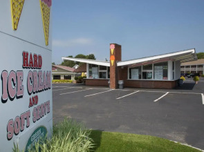 Holiday Hill Motor Inn