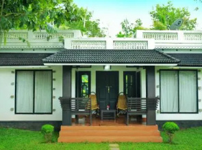 Mayas Beach House - Boutique Serviced Villa