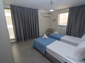 Spacious Fully Equipped 3BD 2Bath Apt in the heart of city with Balconies AC and fast WIFI #1