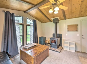 Cute Donnelly Cabin in the Woods w/ Fire Pit!