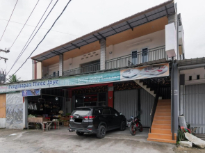 OYO 1648 Penginapan Three Joye