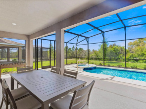 Upstay - Solterra Resort Home w Hot Tub and Pool, Davenport