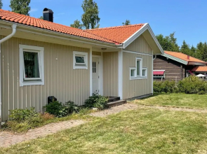 Amazing Home in Tived With Wifi and 2 Bedrooms