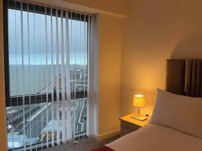 Apartmentsleeps5-city-tv-wifi-seaview