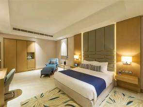 Royal Central Hotel & Resort — the Palm