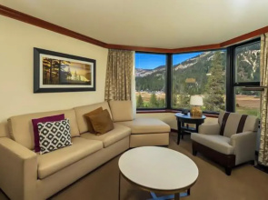 Sweeping Views & Access to Slopes: Everline Condo