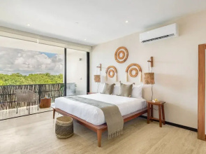 Extraordinary Penthouse, private rooftop and pool, capacity for 9 guests