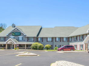 Quality Inn & Suites East Troy I-43