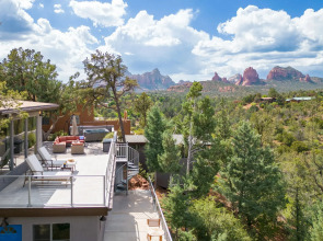 The Viewpoint by Avantstay Luxe Home + Spa/views