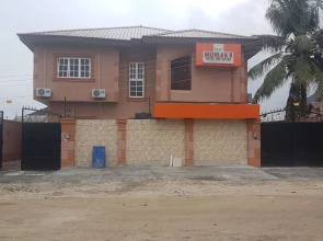 Momak 6 Hotel & Suites