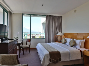 Ritzy Hotel Manado
