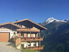Quaint Apartment in Finkenberg near Ski Lift