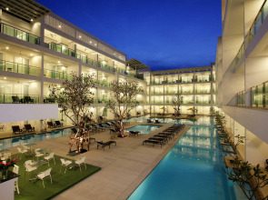 The Old Phuket - Karon Beach Resort