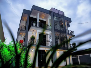 Inviting 8-bed House in Kigali Near rbd