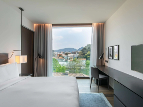 Отель Hilton Lake Como