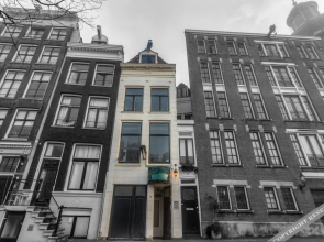 Canal View Suite (Adults Only)