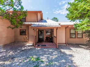 Pinon Park A2, 3 BRs, Deck, Fireplace, Wi-Fi, Pets, Sleeps 6