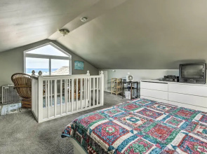 Oceanfront Escape w/ Pacific Views: Surf & Explore