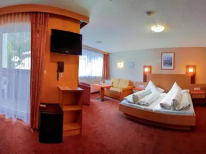 Hotel Vier - Studios & Restaurant