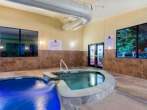 La Quinta Inn by Wyndham West Long Branch/NJ Shore Area