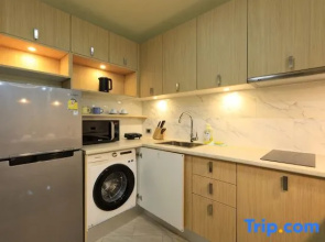 Apartment With Private Patio. Rooftop Pool With Sea View