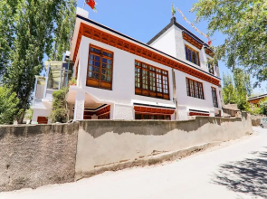 OYO 41662 Semskit Guest House