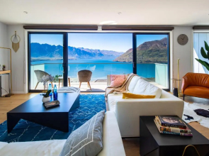 Elite Holiday Homes Queenstown - 2 Houses - Lake View - Ski Drying Cabinet