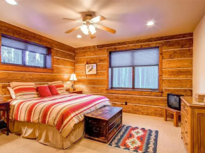 Bear Lodge Blue River Area by Pinnacle Lodging