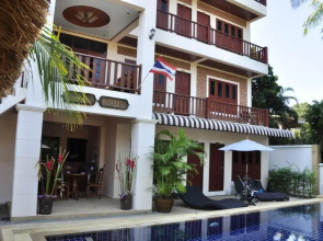 Baan Chayna Hotel