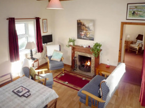 Bridies Holiday Cottage Roundstone