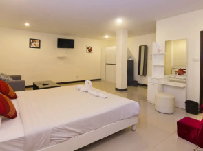 Royal Q&D Suites Hotel