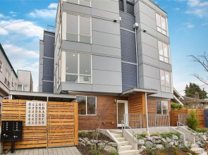 Rooftop Patio with Waterview, Private Garden & Grill 3BR 3BA