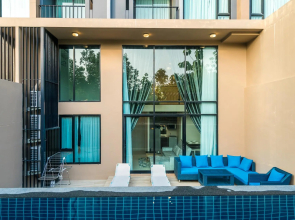 Pool access duplex in Surin condo for 4 people