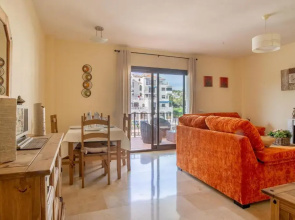 2261-Superb apt on the beach, on Duquesa harbour