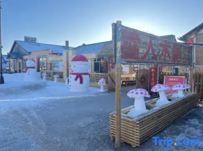 Arctic Village Snowman Chalet