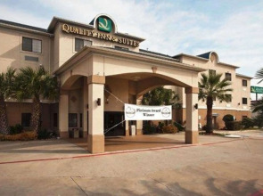 Quality Inn & Suites, Near University