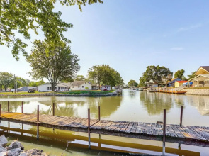 Waterfront Port Clinton Cottage: 5 Mi to Lake Erie