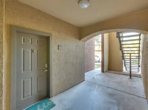 Walk to Papago Park: Central Phoenix Condo