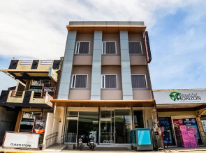 OYO 256 Sakura Suites
