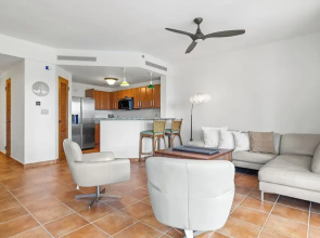 Golf Course Access Balcony Infinity Pool