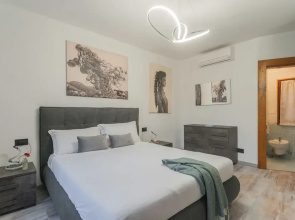 Bell Tower Square by Rent all Como