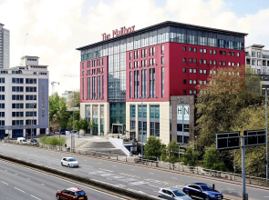 Lotus Central Apt Sassie Homes Sleeps 7