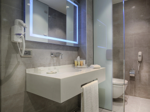 Tav Airport Hotel Izmir