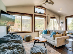 Walk to Slopes: Home w/ Hot Tub in Keystone