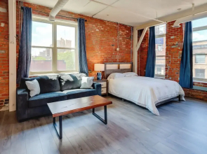 Steps to Shops & Eats: Dtwn Omaha Gem!